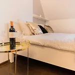 Goldeneye Center Apartamento *