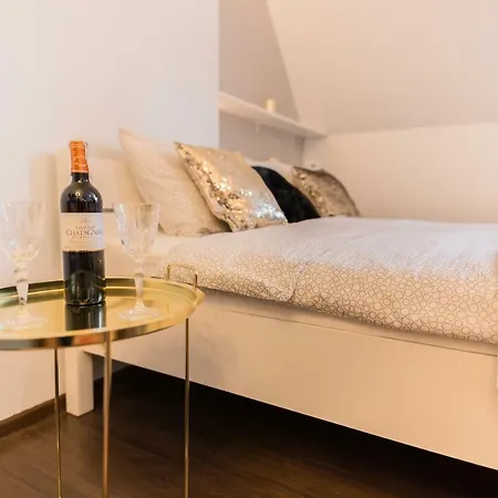 Goldeneye Center Apartment *