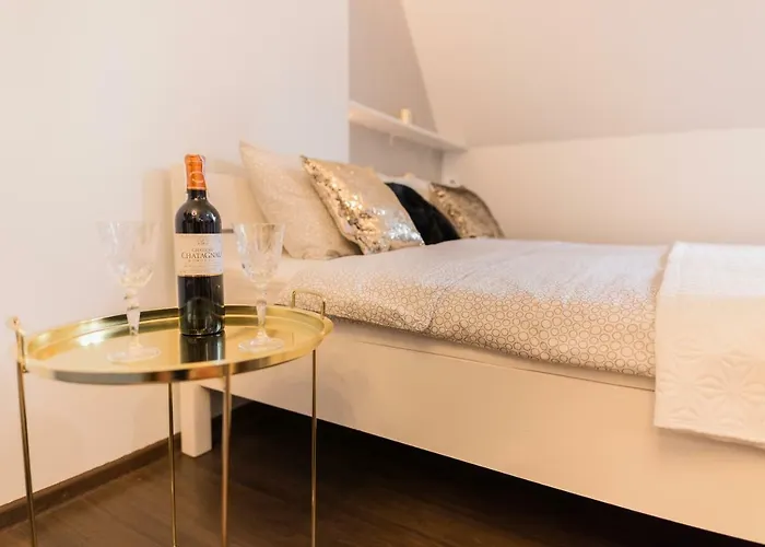 Goldeneye Center Apartament *